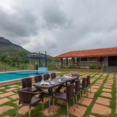 Stayvista'S Ficus Farms - Mountain-View Haven With Rustic Artsy Interiors, Outdoor Pool, Glasshouse, Home Theatre & Karaoke Delight Igatpuri Εξωτερικό φωτογραφία