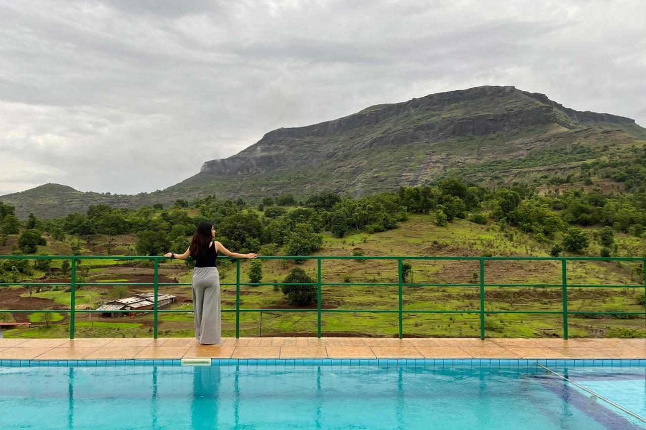 Stayvista'S Ficus Farms - Mountain-View Haven With Rustic Artsy Interiors, Outdoor Pool, Glasshouse, Home Theatre & Karaoke Delight Igatpuri Εξωτερικό φωτογραφία