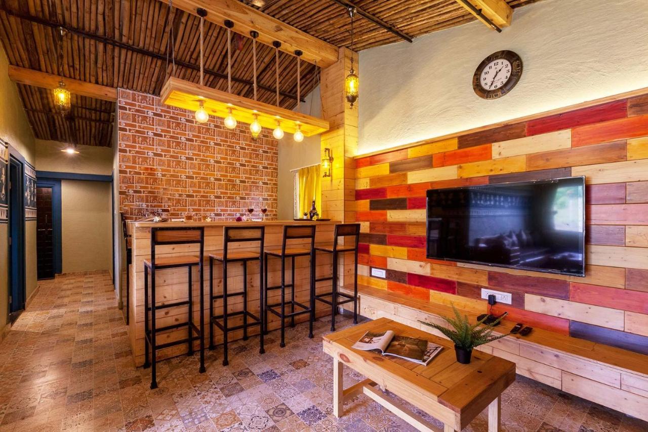 Stayvista'S Ficus Farms - Mountain-View Haven With Rustic Artsy Interiors, Outdoor Pool, Glasshouse, Home Theatre & Karaoke Delight Igatpuri Εξωτερικό φωτογραφία