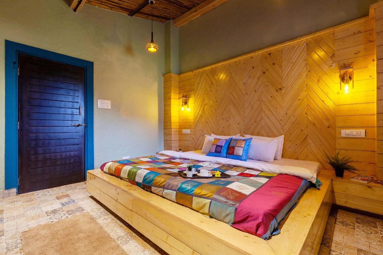 Stayvista'S Ficus Farms - Mountain-View Haven With Rustic Artsy Interiors, Outdoor Pool, Glasshouse, Home Theatre & Karaoke Delight Igatpuri Εξωτερικό φωτογραφία