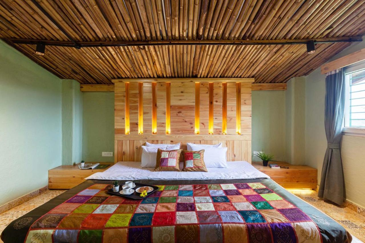 Stayvista'S Ficus Farms - Mountain-View Haven With Rustic Artsy Interiors, Outdoor Pool, Glasshouse, Home Theatre & Karaoke Delight Igatpuri Εξωτερικό φωτογραφία
