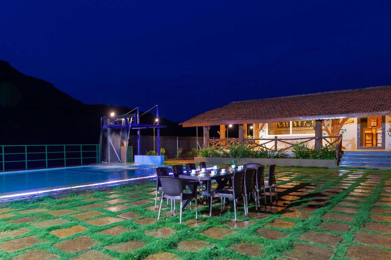 Stayvista'S Ficus Farms - Mountain-View Haven With Rustic Artsy Interiors, Outdoor Pool, Glasshouse, Home Theatre & Karaoke Delight Igatpuri Εξωτερικό φωτογραφία